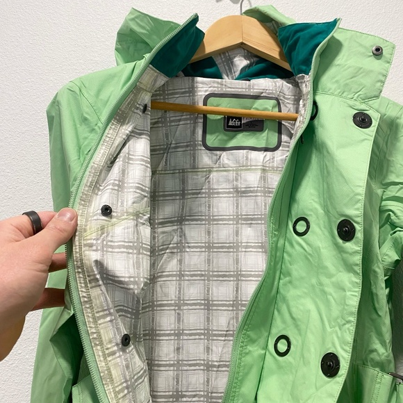 REI Women's Nylon High Visibility Rain Jacket - Large - Picture 6 of 9